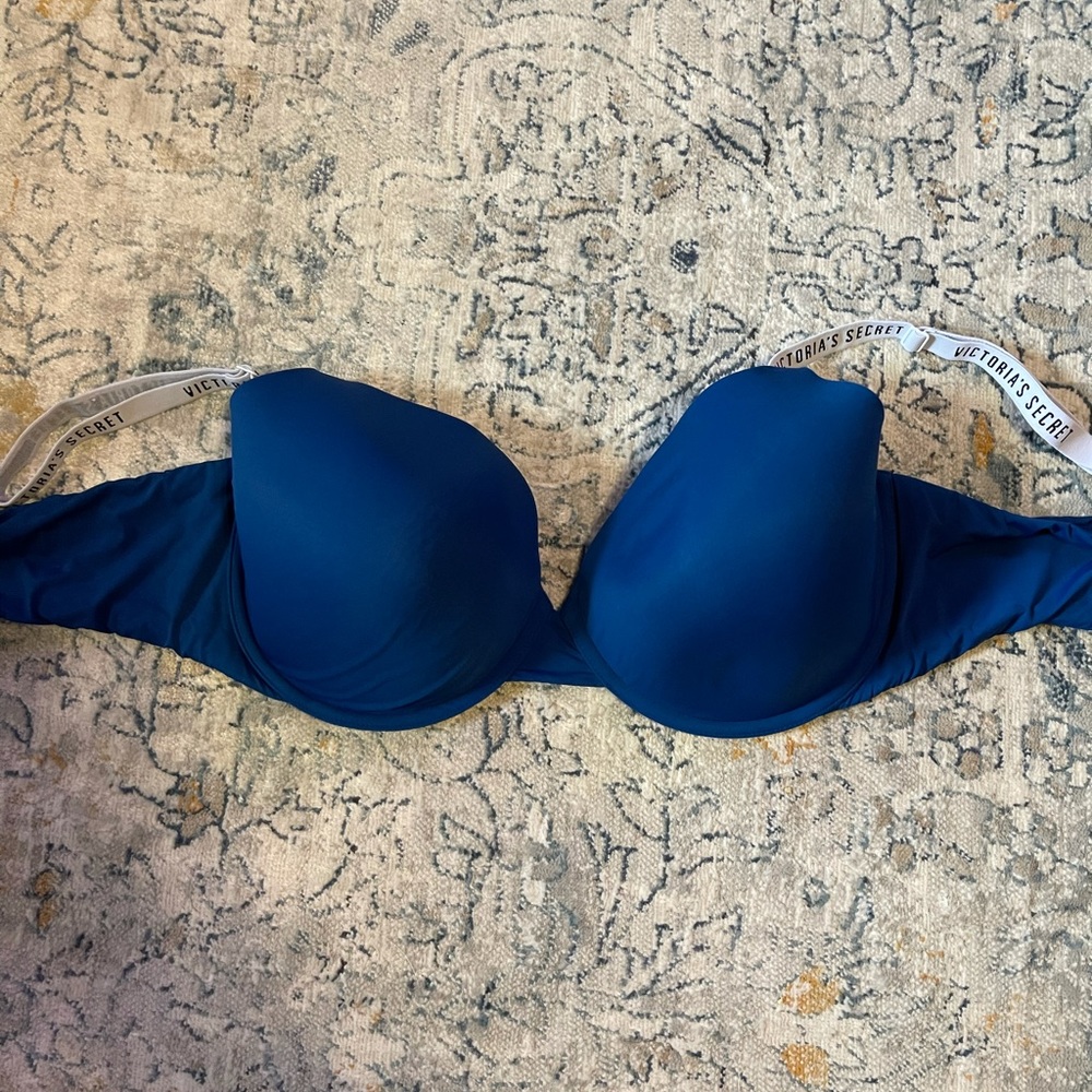 Victoria’s Secret t-shirt bra